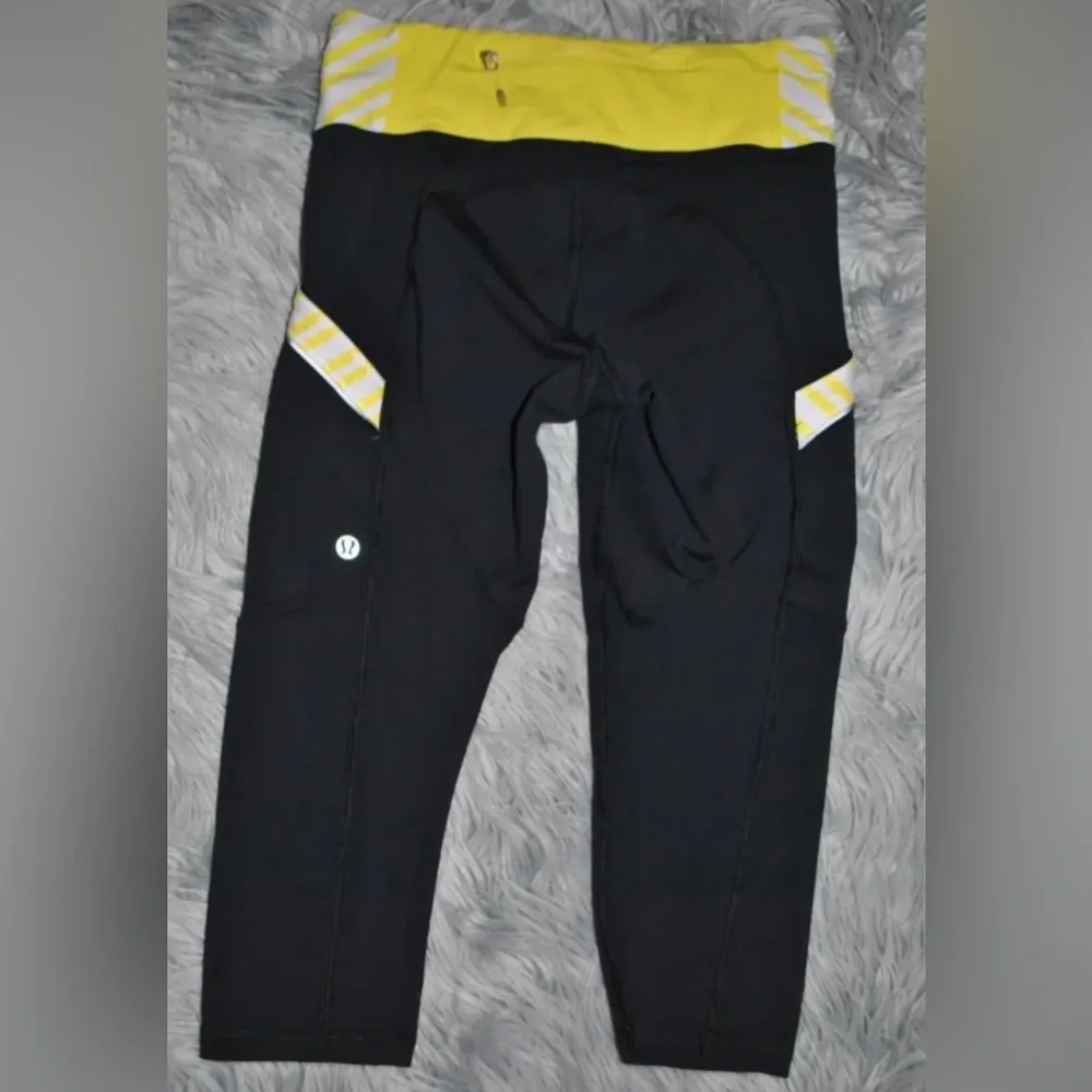 LULULEMON Run Mod Moves Crop Sizzle Twin Strip Yellow Black Yoga size 4 Womens